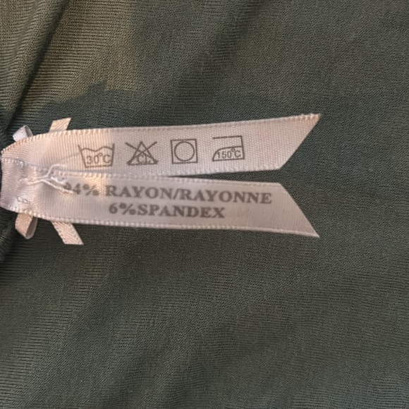 Worn 1X, women’s, lightweight long sleeve top, front seam/twist bottom - Picture 6 of 6